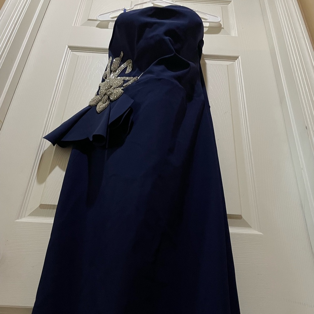 Chiara Boni La Petite Robe
Grenawa Gown - Picture 11 of 13